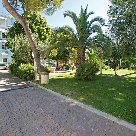 Garden 3*