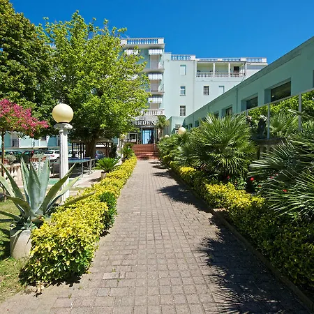 Garden Hotel 3*