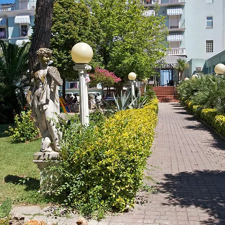 Garden Hotel 3*